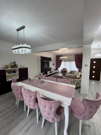 Duplex cu 4 camere cu Canalizare în Independenței