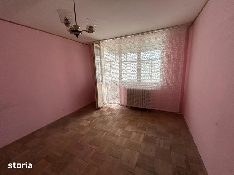 De vanzare Apartament cu 2 camere, decomandat, bv dacia etaj 4 - 5