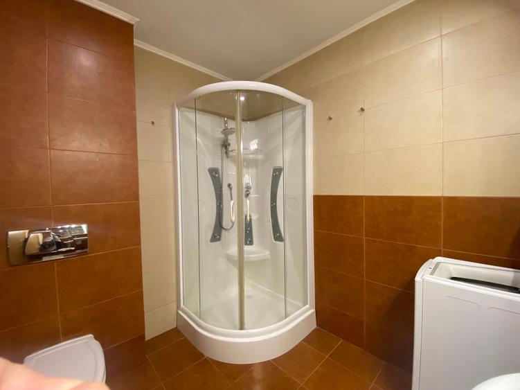 Apartament cu 3 camere semidecomandat, mobilat în Pipera