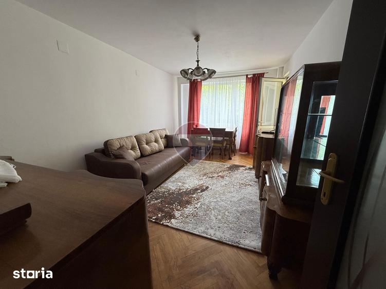 Apartament cu 3 camere decomandat în Astra