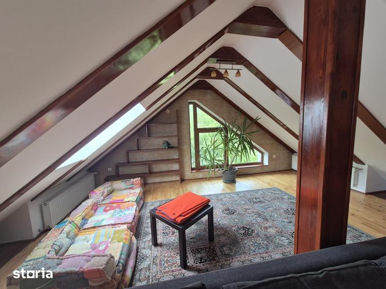 Casă cu 5 camere cu Teren 260 Mp în Bunloc