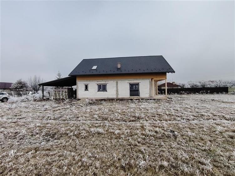 Casă individuală cu 3 camere cu Canalizare în Vest