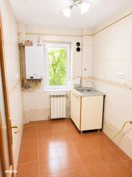 Apartament cu 3 camere semidecomandat în Central
