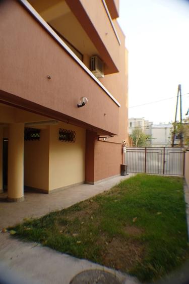 Casă cu 13 camere cu Teren 300 Mp în Dorobanți