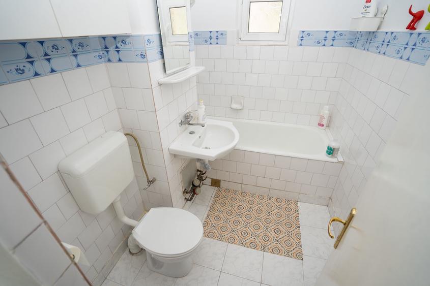 Apartament cu 3 camere decomandat în Capitol