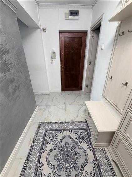 Apartament cu 3 camere decomandat, mobilat în Dacia