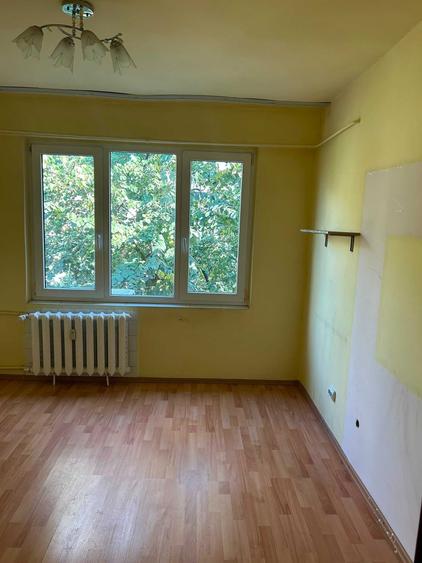 Apartament cu 3 camere decomandat în Iosia