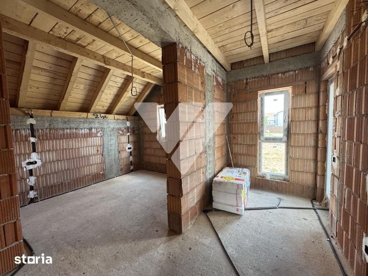 Casă cu 4 camere cu Teren 320 Mp în Șura Mare