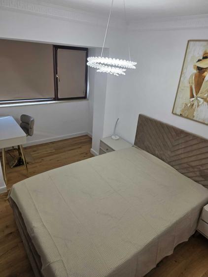 Apartament cu 4 camere decomandat în Central