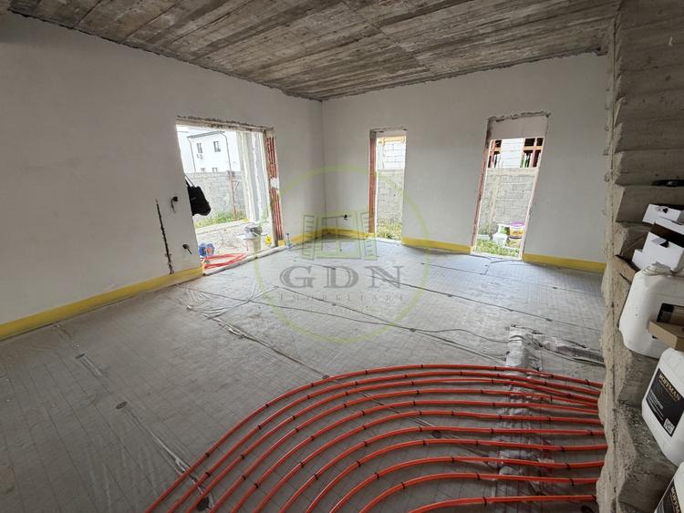 Casă individuală cu 5 camere cu Canalizare în Preajba