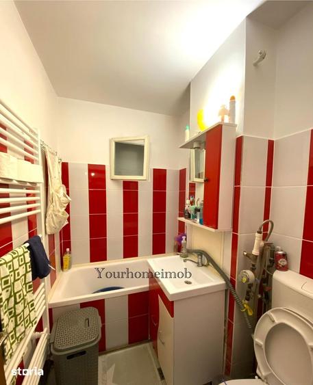 Apartament cu 3 camere semidecomandat în Craiovița Nouă