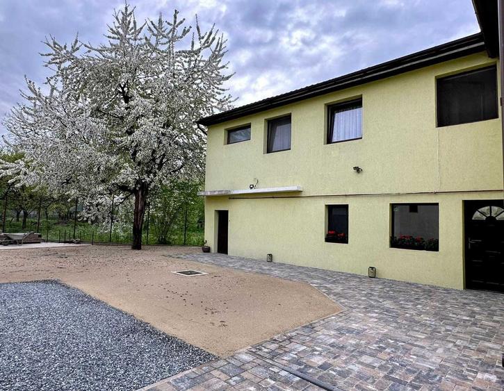 Casă cu 4 camere cu Teren 300 Mp în Central