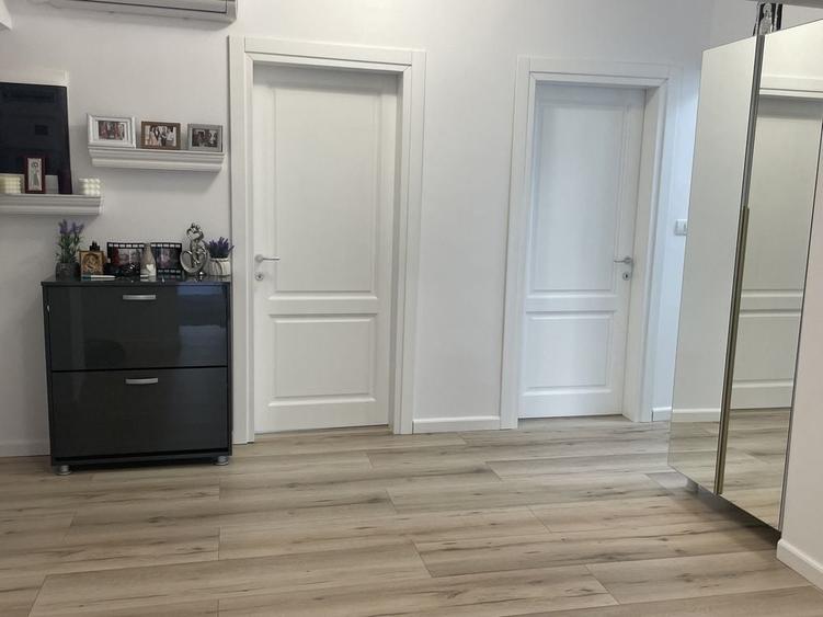 Apartament cu 4 camere decomandat în Central