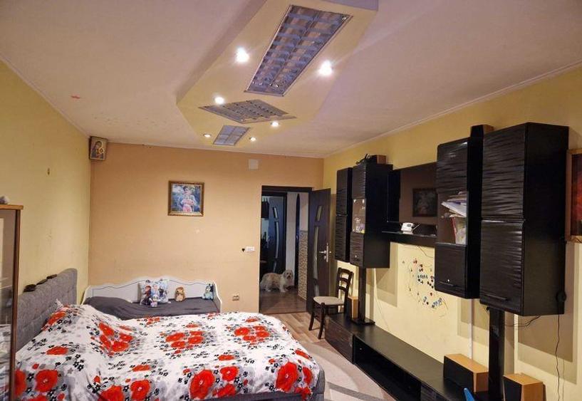 Apartament cu 3 camere decomandat, mobilat în Gară