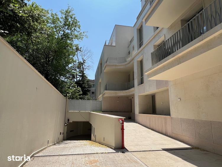 Apartament cu 4 camere în Armeneasca