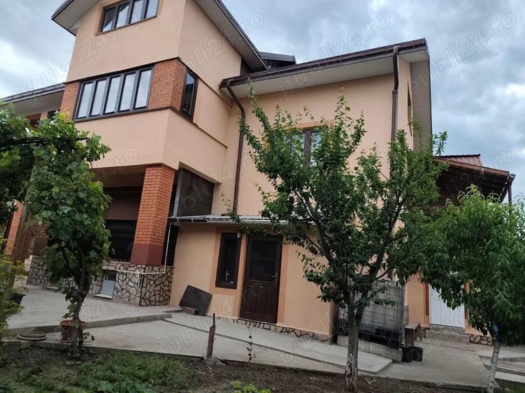 Casă cu 4 camere în Central