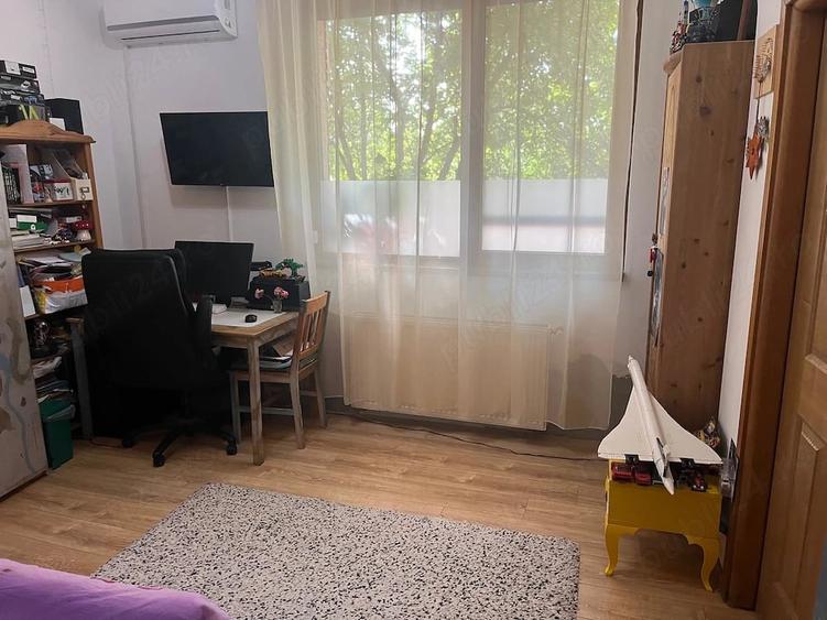 Apartament cu 3 camere decomandat în Dămăroaia