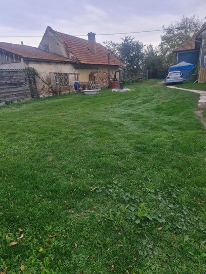 Casă cu 4 camere cu Teren 2550 Mp în Stupini