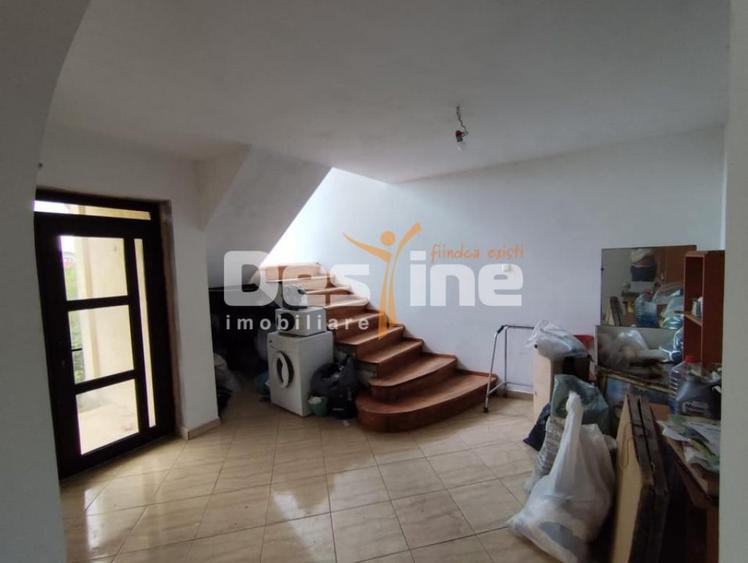 Casă cu 5 camere cu Teren 1508 Mp în Țânțăreni