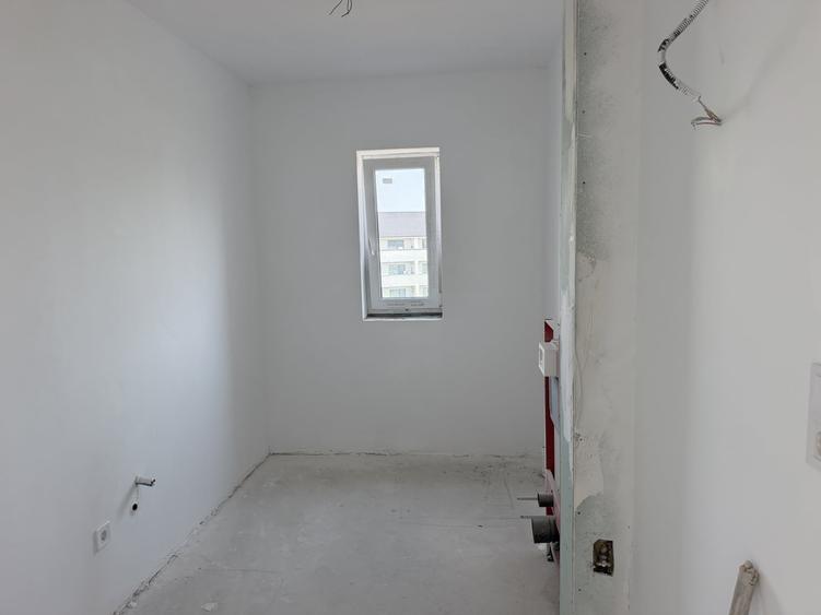 Penthouse cu 4 camere semidecomandat în Vasile Aaron