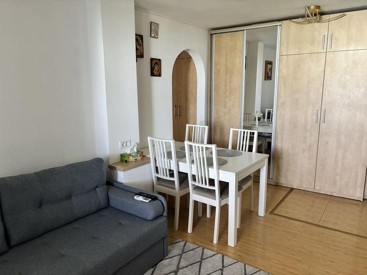 Apartament cu 3 camere decomandat, mobilat în Băneasa