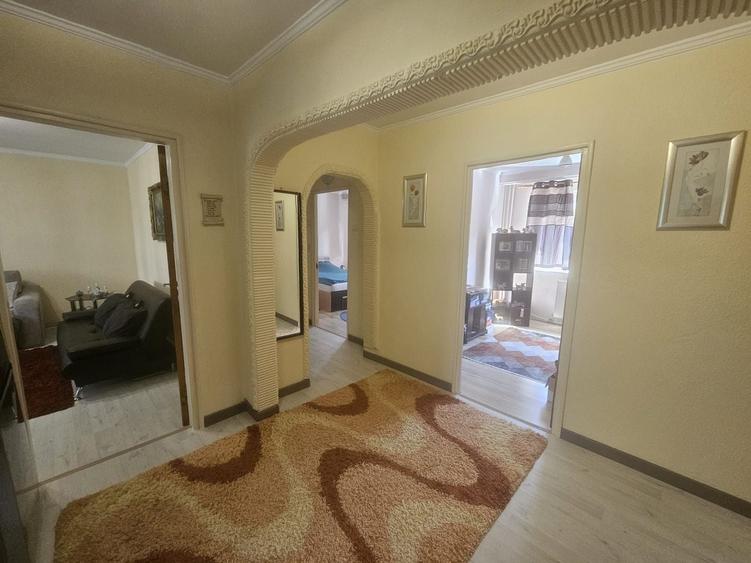 Apartament cu 4 camere decomandat în Exercițiu