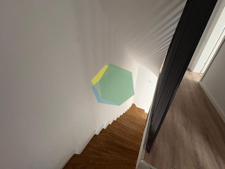Duplex cu 5 camere cu Canalizare în Central