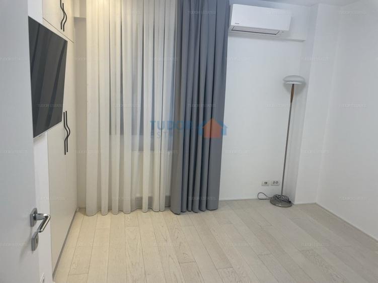 Apartament cu 4 camere semidecomandat, mobilat în Pipera