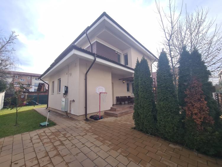 Casă individuală cu 5 camere cu Canalizare în Central