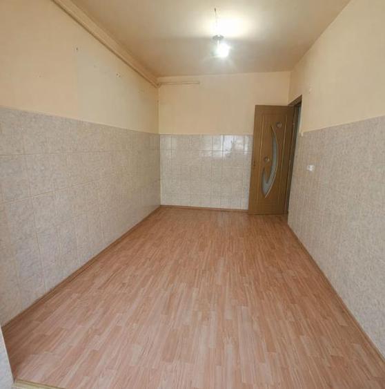 Exclusiv apartament 3 camere decomandat etajul 2 Racadau - 5