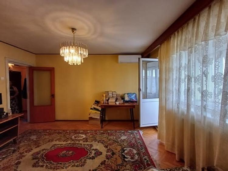 Apartament cu 4 camere decomandat în Central