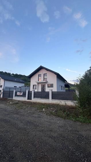 Casă cu Teren 500 Mp în Corunca