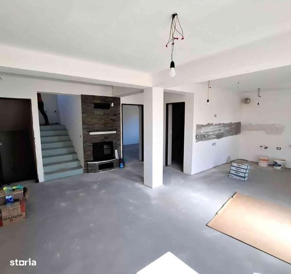 Casă cu 4 camere cu Teren 240 Mp în Câmpineanca