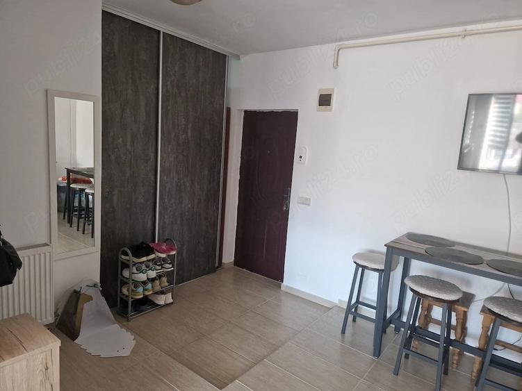 Apartament cu 2 camere semidecomandat în Florești