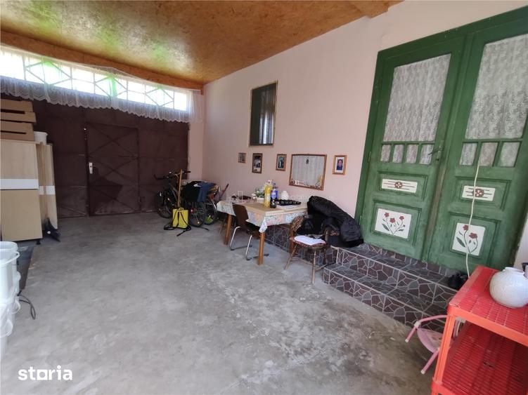 Casă cu 8 camere cu Teren 3800 Mp în Central