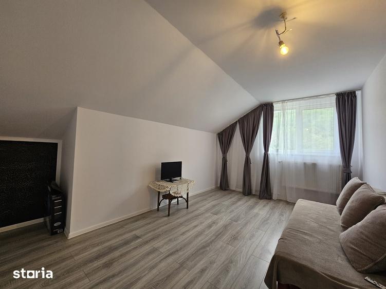 Casă cu 5 camere cu Teren 880 Mp în Șoimuș