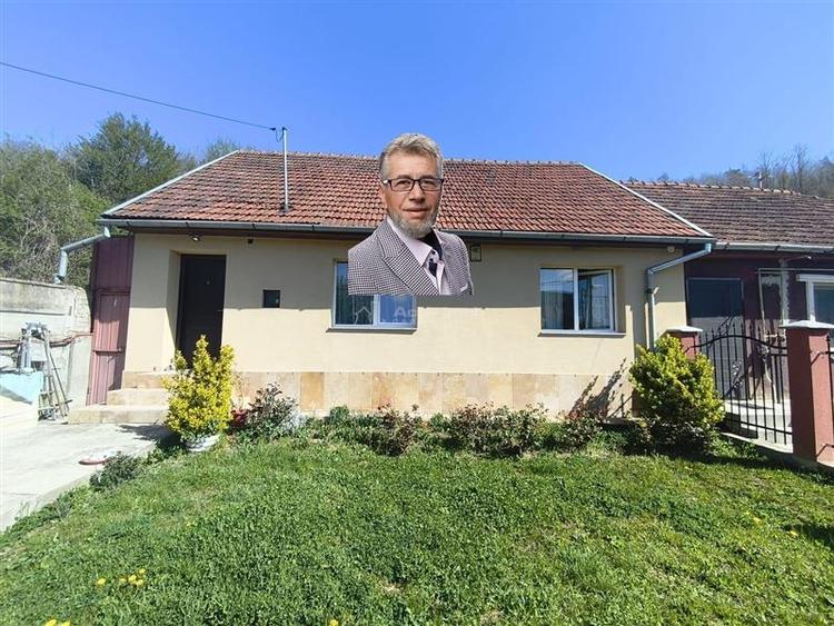 Casă individuală cu 3 camere cu Canalizare în Muncitoresc