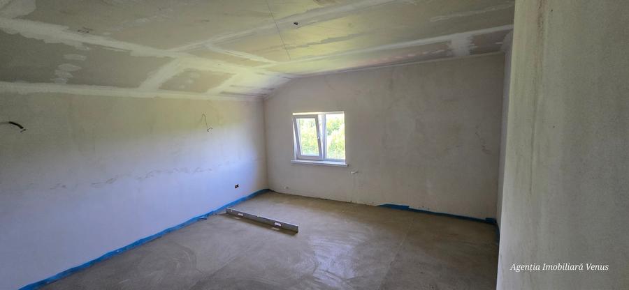 Casă individuală cu 4 camere cu Teren 250 Mp în Central
