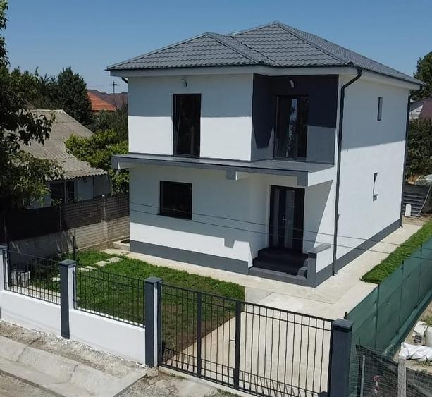 Casă individuală cu 4 camere cu Canalizare în Lumina