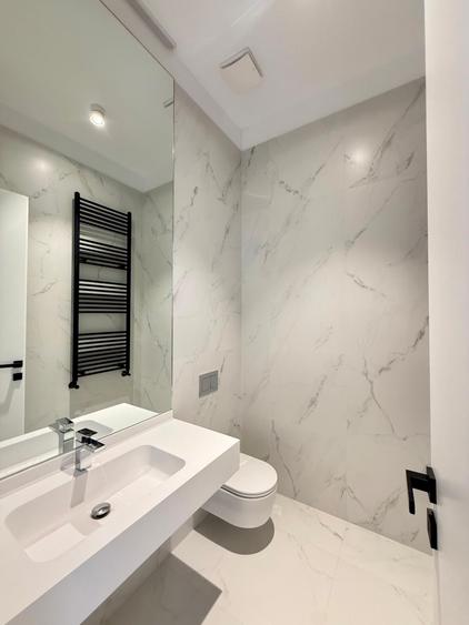 Penthouse cu 4 camere semidecomandat în 13 Septembrie