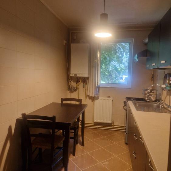 Apartament cu 3 camere decomandat în Micro 5