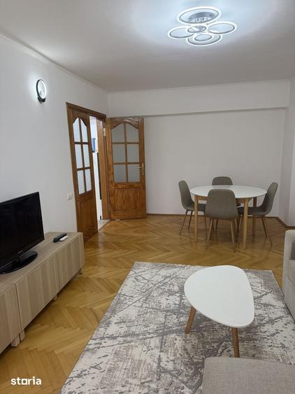 Apartament cu 3 camere în Centrul Civic