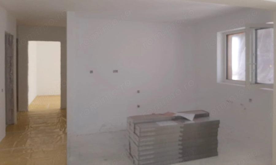 Garsonieră decomandată în Noua