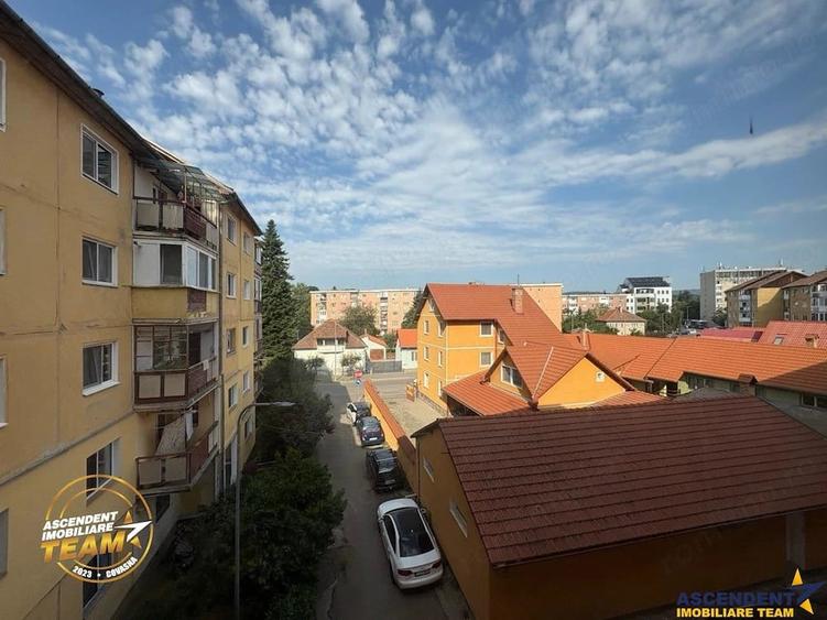 Apartament cu 2 camere decomandat în Lenin