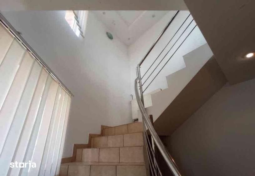 Casă cu 7 camere cu Teren 250 Mp în Vitan
