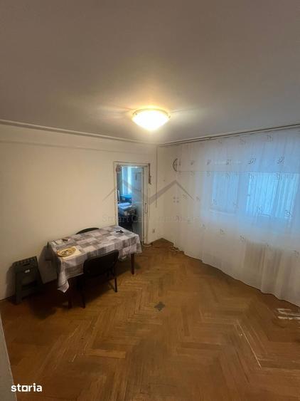 Apartament cu 3 camere în Podu Roș