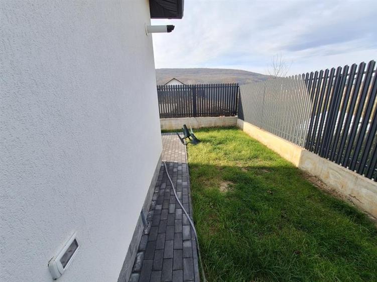 Casă individuală cu 3 camere cu Teren 270 Mp în 9 Mai
