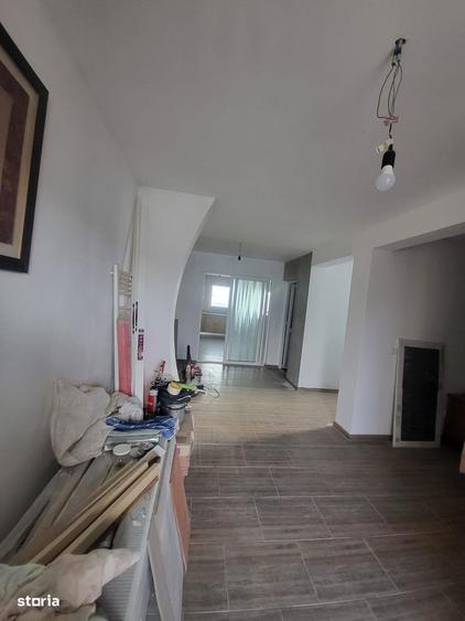 Casă cu 5 camere cu Teren 936 Mp în Central