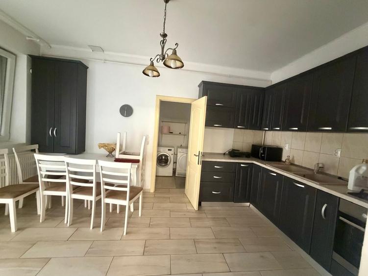 Casă individuală cu 4 camere cu Teren 292 Mp în Central