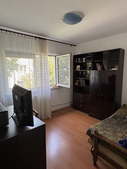 Apartament cu 4 camere decomandat, mobilat în Est